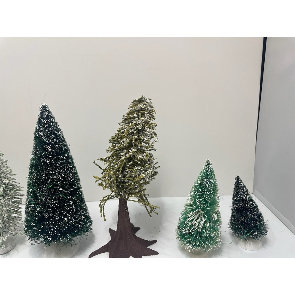 Christmas Tree Lot Of‎ 10 Assorted Village Accessory With Snow - Picture 3 of 8